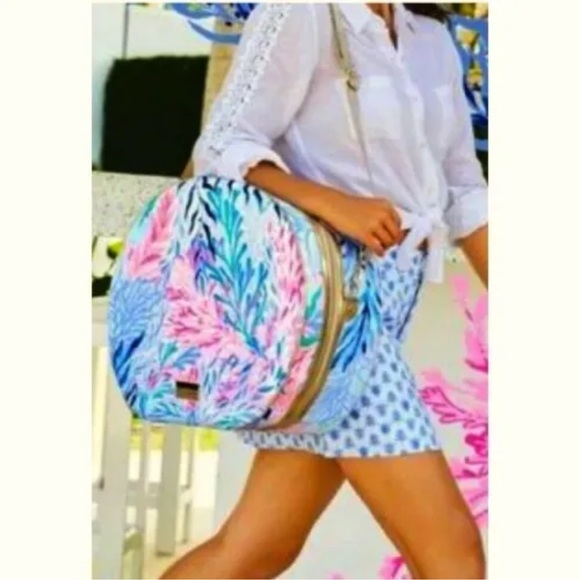 NWT 🦄 LILLY PULITZER KALEIDOSCOPE CORAL COOLER HAT ROUND CARRY ON AND BACKPACK - Picture 3 of 10